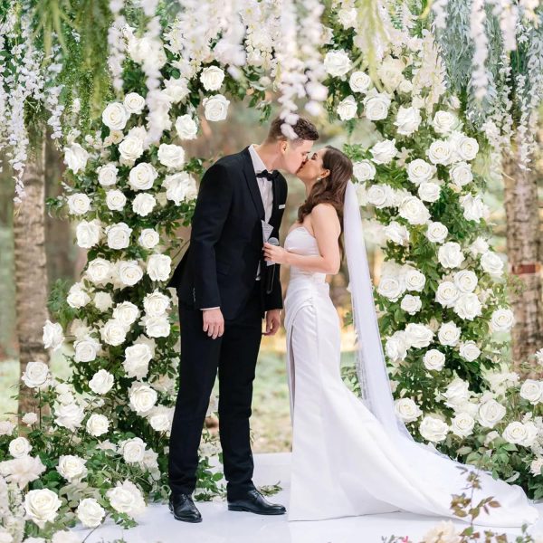 Ouddy Decor 50 Pcs Artificial White Roses Bulk Realistic Fake Silk Flowers with Long Stems for Wedding Bridal Bouquet DIY Table Centerpieces Arrangement Valentines Home Decor - Image 6
